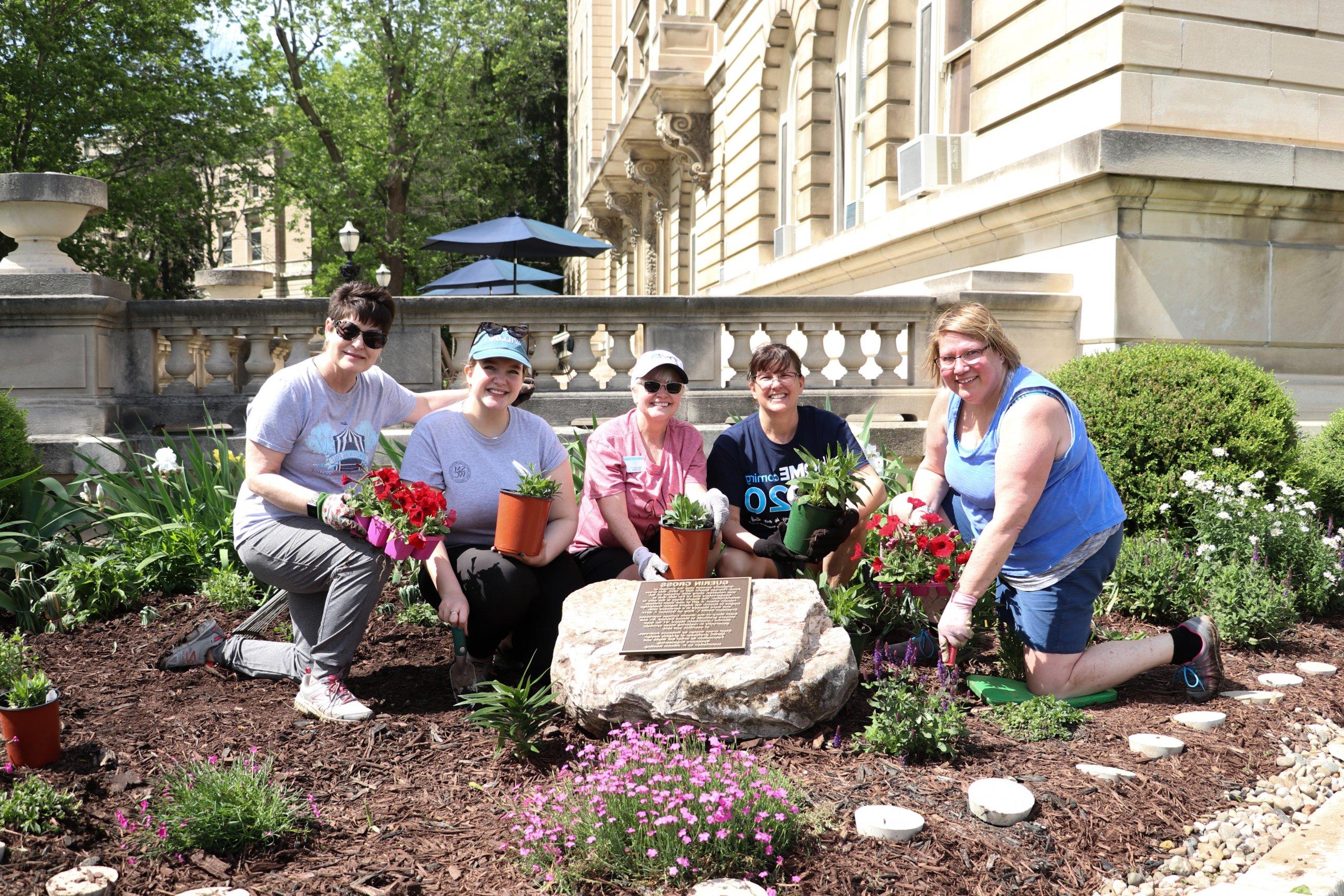 Alumni at Reunion 2021 in Guerin Garden